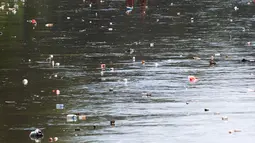 Sampah plastik selalu menjadi masalah utama dalam pencemaran lingkungan baik pencemaran tanah maupun laut. (merdeka.com/Imam Buhori)