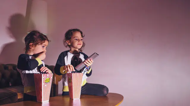 Dampak Positif dan Negatif Menonton Film Animasi Bagi Anak (photo by freepik.com)