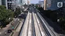 Suasana Lintas Raya Terpadu (LRT) di kawasanan Kuningan, Jakarta, Sabtu (31/7/2021). Pembangunan LRT Jakarta-Bogor-Depok-Bekasi (Jabodebek) Tahap I telah mencapai 85,75 persen dan di targetkan beroprasi pada pertengahan tahun 2022. (Liputan6.com/Angga Yuniar)