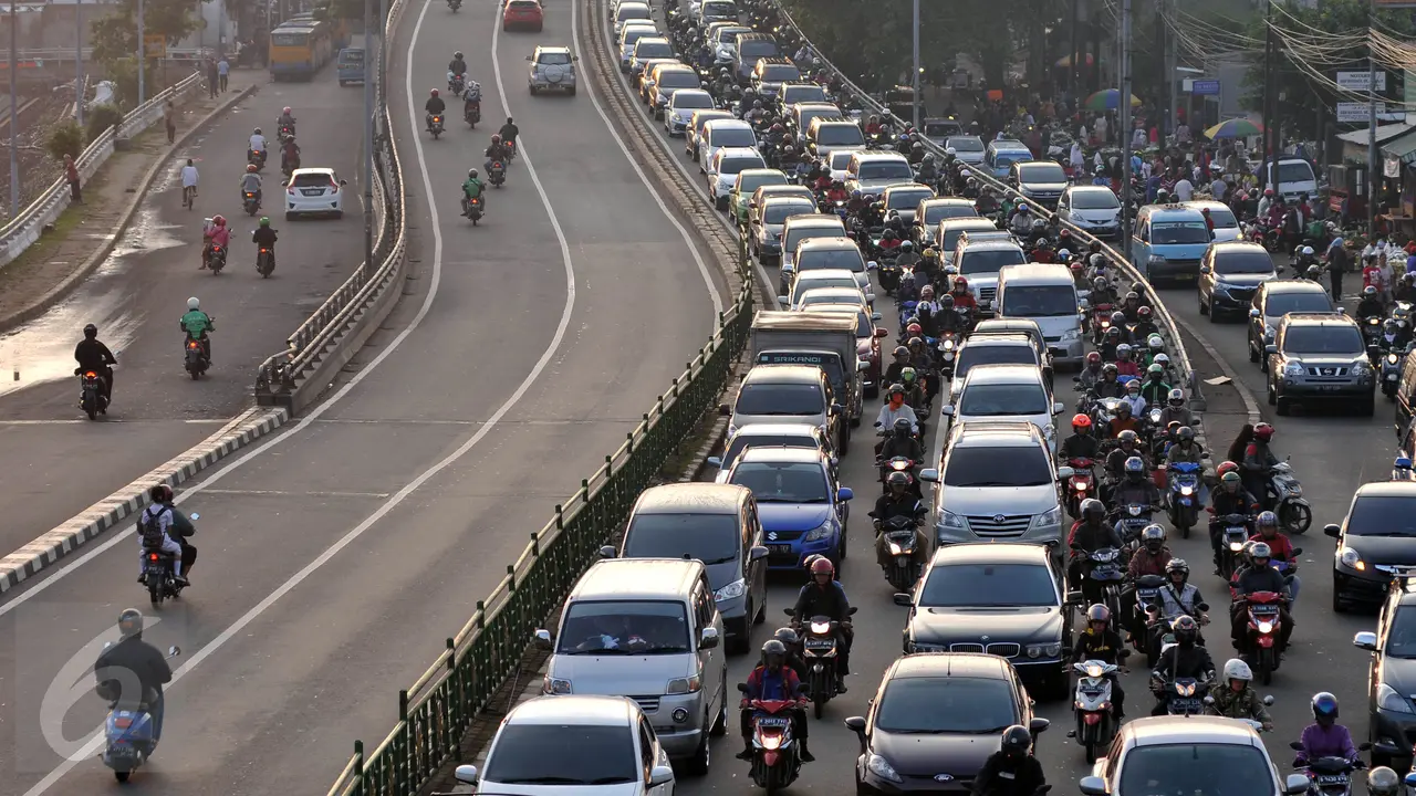 20160718-Kemacetan Hari Pertama Sekolah di Jalanan Ibu Kota-Jakarta