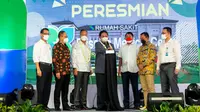Menteri Koordinator Bidang Perekonomian Airlangga Hartarto saat memberikan sambutan dalam acara Grand Opening Priscilla Medical Center (PMC) di Cilacap, Jumat (1/07)