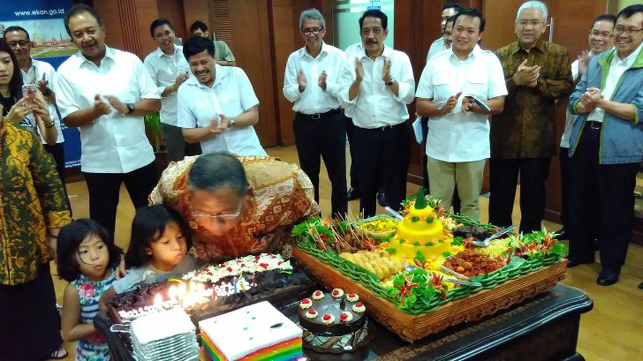 Menteri Koordinator Bidang Perekonomian, Darmin Nasution genap berusia 67 tahun pada Senin, 21 Desember 2015.