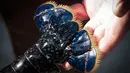 <p>Tak sedikit dari mereka yang sering terlihat di perairan negara bagian Queensland. Lobster biru yang tinggal di perairan ini dianggap sebagai spesies invasive karena mereka bersaing dengan spesies lokal lain. (Lou BENOIST/AFP)</p>
