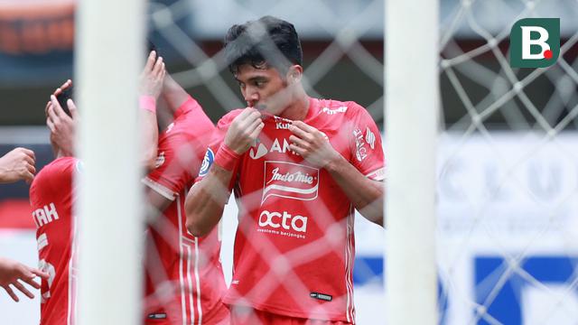 Foto: Aji Kusuma dan Abdulla Yusuf Helal Cetak Brace, Persija Terkam PSM untuk Rebut Puncak Klasemen BRI Liga 1