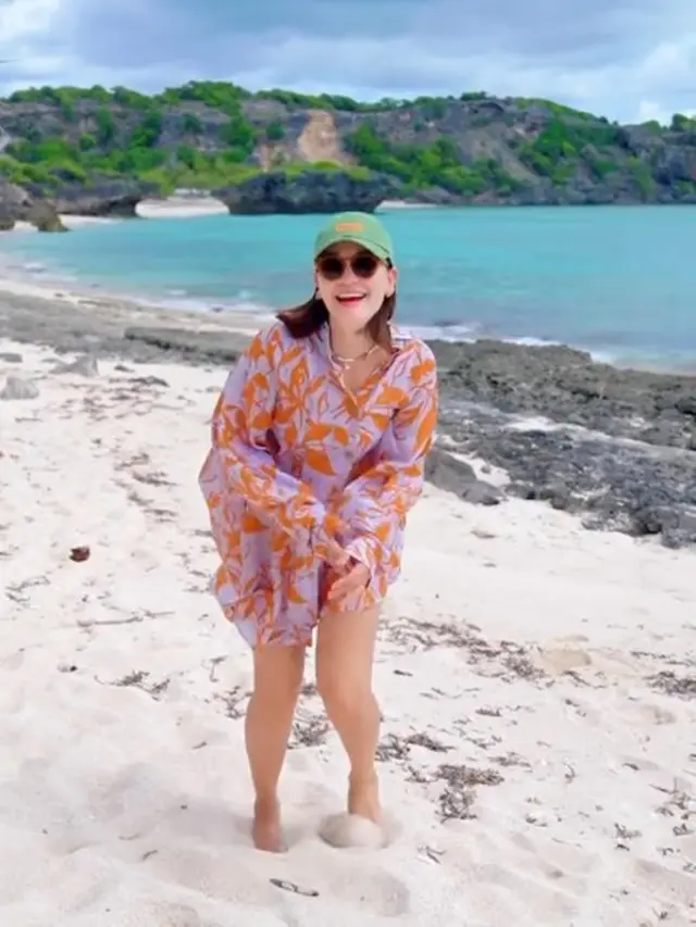 6 Gaya Liburan Luna Maya di Pulau Rote, Santai Bareng Maxime Bouttier