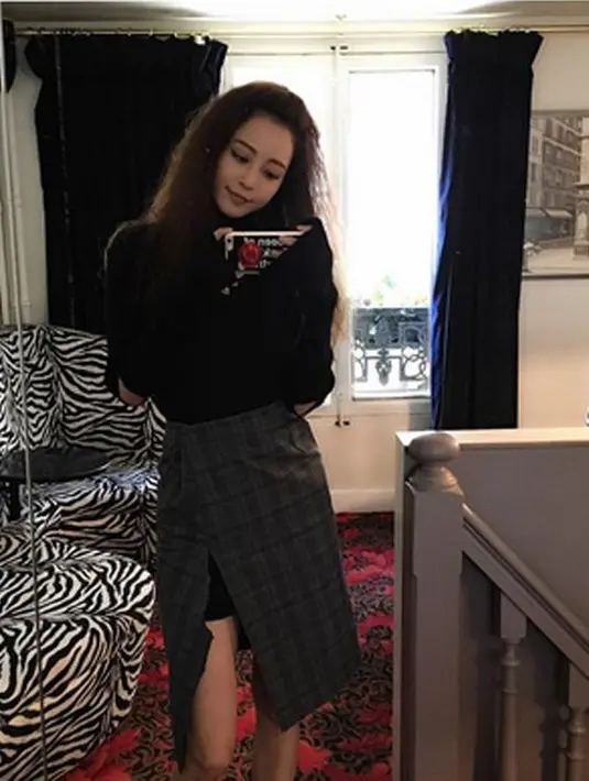 Kisah percintaan Han Ye Seul dengan produser YG Entertainment, Teddy, dikabarkan sudah berakhir setelah berjalan selama 4 tahun. (Instagram/han_ye_seul)