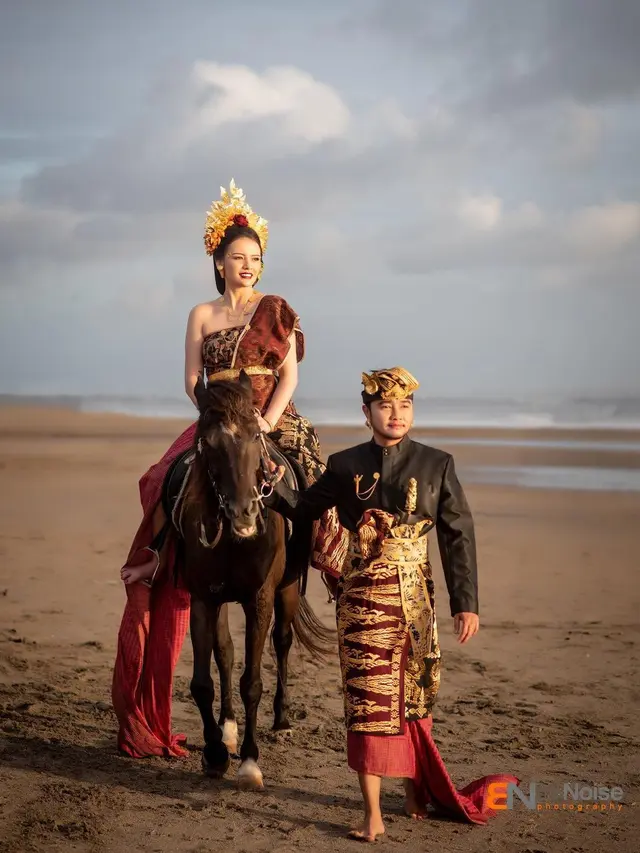 6 Gaya Pemotretan Abash dan Jeje Pakai Baju Adat Bali, Bak Pasangan Prewedding
