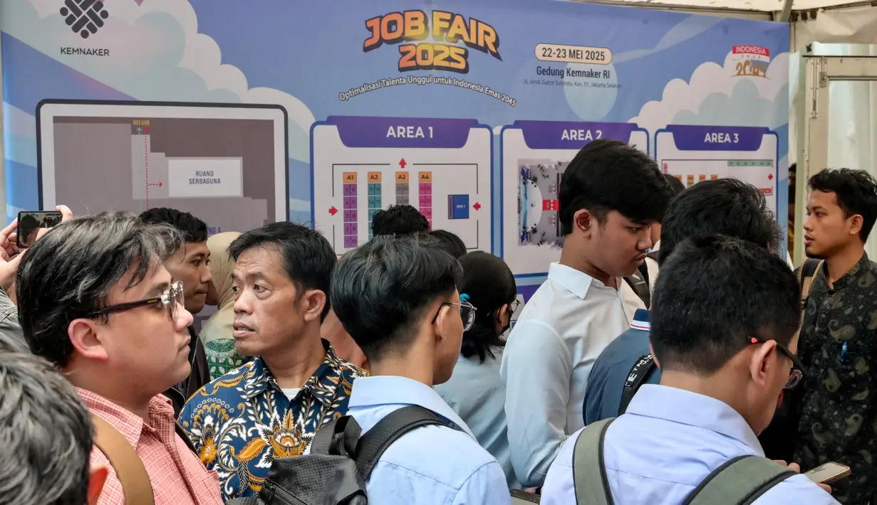 Total ada sebanyak 28.000 lowongan pekerjaan yang disediakan oleh sekitar 100 perusahaan lebih. (BAY ISMOYO/AFP)