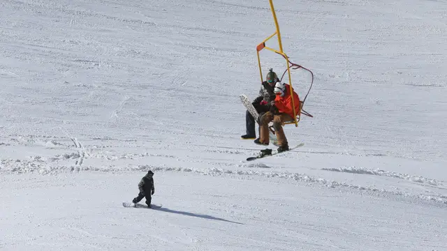 Bermain Ski Salju di Iran
