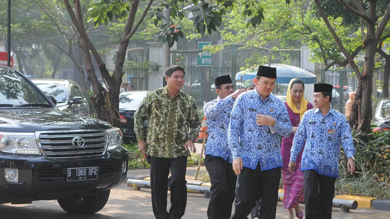 Ahok Pimpin Upacara Hari Pahlawan