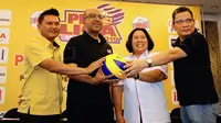 Direktur Proliga, Hanny S. Surkatty, dalam dalam jumpa pers seri kedua putaran pertama di Swiss-Bellin Tunjungan, Surabaya, Kamis (13/12/2018). (Bola.com/Aditya Wany)