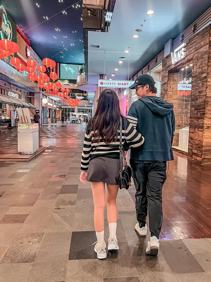 Potret kedekatan Shafeaa dan El Rumi. [Foto: Instagram/elelrumi]