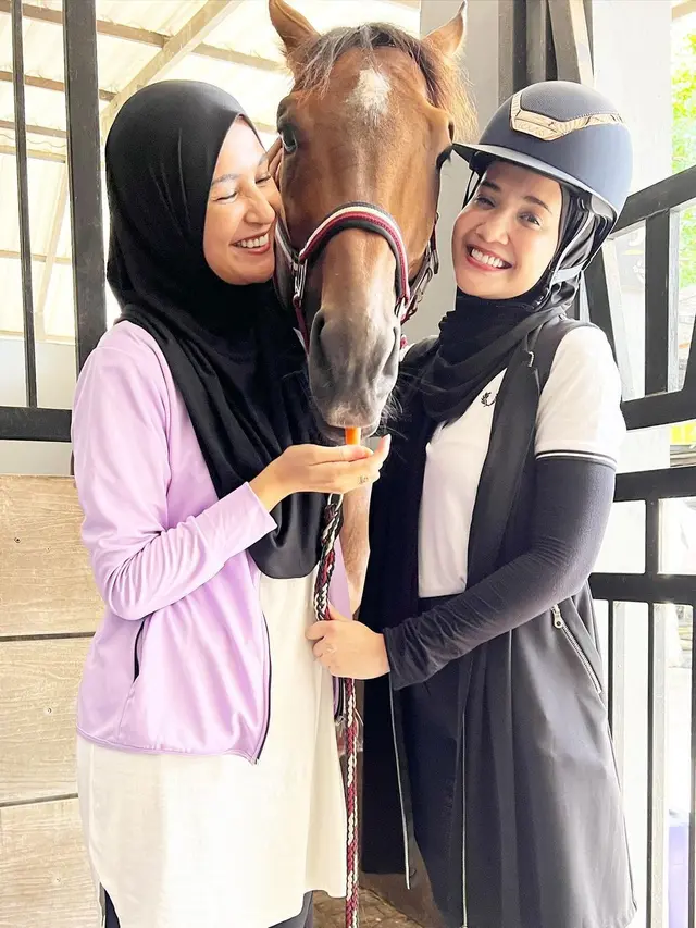 Shireen Sungkar Berkuda