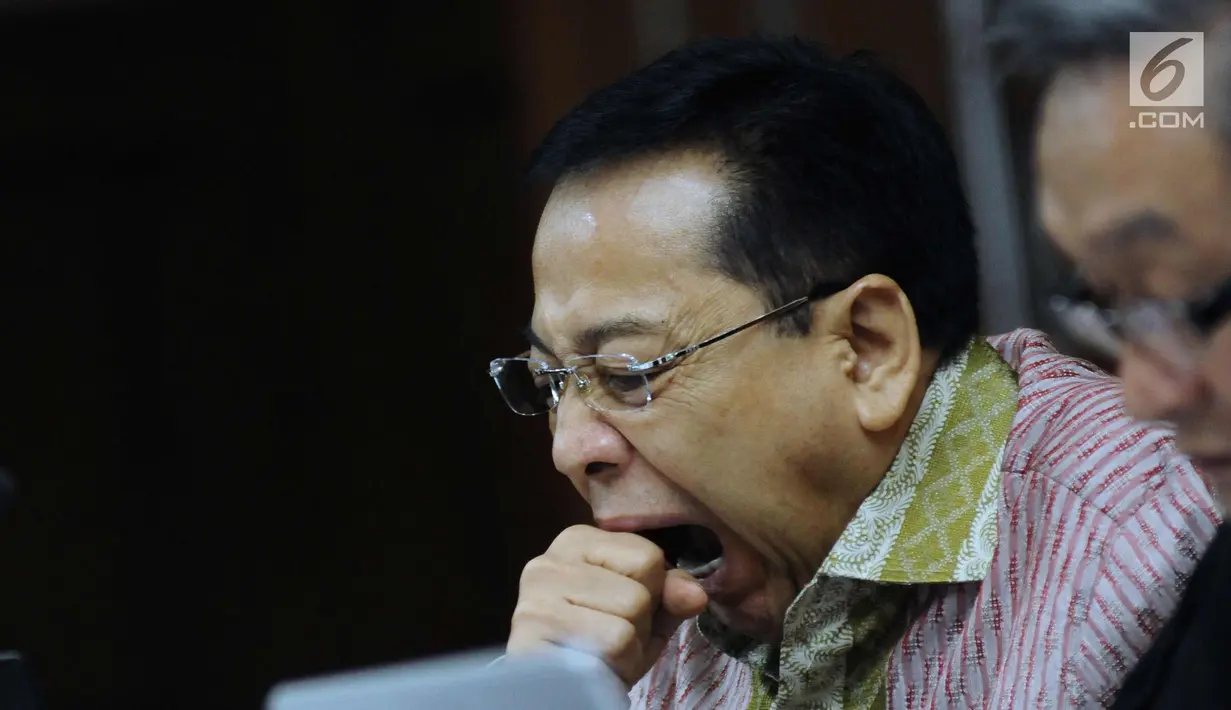 Terdakwa dugaan korupsi proyek e-KTP, Setya Novanto saat sidang lanjutan di Pengadilan Tipikor, Jakarta, Senin (5/3). Sidang mendengar keterangan saksi diantaranya, Komisaris PT Murakabi Sejahtera, Irvanto Hendra Pambudi. (Liputan6.com/Helmi Fithriansyah)