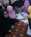 Susiana binti Bahar istri Tukul Arwana meninggal dunia secara mendadak pada Selasa (23/8). Almarhum diperkirakan meninggal dalam perjalanan menuju Rumah Sakit. (Andi Masela/Bintang.com)