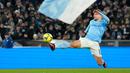 Pemain Lazio Ciro Immobile mengontrol bola saat melawan Fiorentina pada pertandingan sepak bola Liga Italia di Olympic Stadium, Roma, Italia, 29 Januari 2023. Lazio ditahan imbang 1-1 oleh Fiorentina. (AP Photo/Alessandra Tarantino)