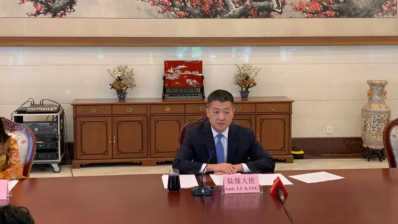 Duta Besar China untuk Indonesia, Lu Kang dalam press briefing bersama di Kediaman Dubes Tiongkok, Rabu (21/12/2022). (Liputan6/Benedikta Miranti)