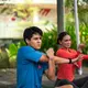 Keduanya tampil sporty sambil mencoba langsung kenyamanan Sport Utility Wear dalam aktivitas intens selama acara berlangsung. [Dok/UNIQLO INDONESIA].