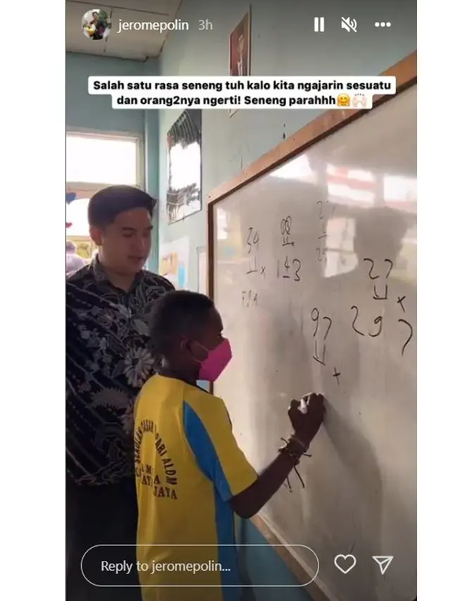 6 Potret Keseruan Jerome Polin Kunjungi Pedalaman Papua Bareng Waseda Boys