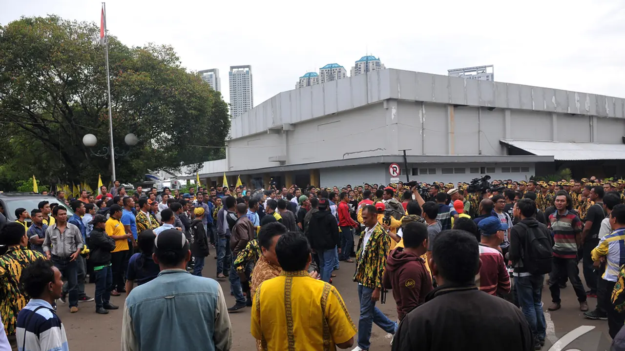 Rapat Pleno Golkar Berakhir Ricuh