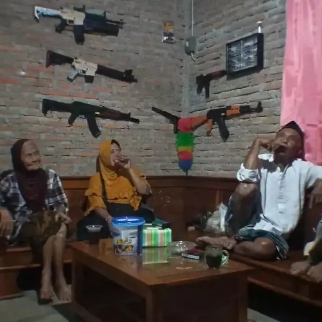 6 Potret Pajangan di Ruang Tamu Ini Nyeleneh, Bikin yang Datang Salah Fokus
