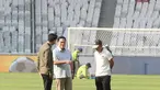 Ketua Umum PSSI, Erick Thohir (tengah) ditemani Sekjen Yunus Nusi berbincang dengan Direktur Utama PPKGBK, Rakhmadi Afif Kusumo saat meninjau kisiapan Stadion Utama Gelora Bung Karno (SUGBK), Senayan, Jakarta, Rabu (05/06/2024) menjelang laga Grup F Kualifikasi Piala Dunia 2026. (Bola.com/M Iqbal Ichsan)