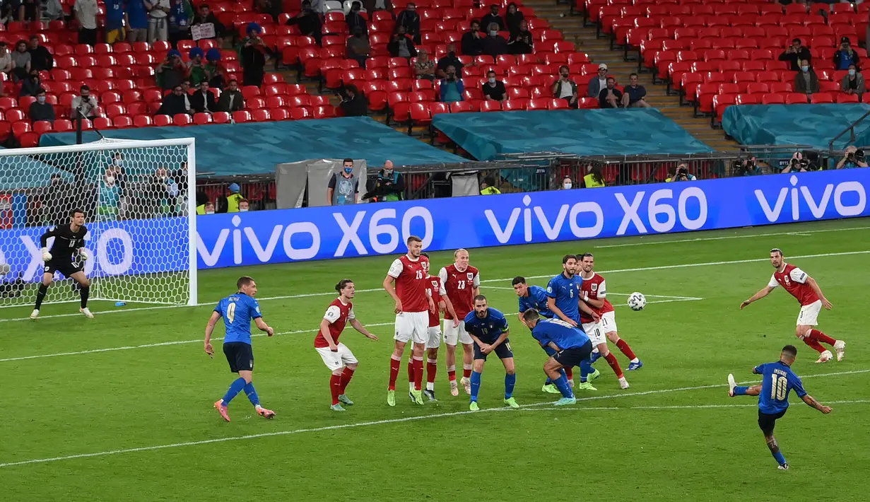 Lorenzo Insigne merupakan pemain Italia yang punya teknik tinggi, pergerakan berbahaya dan umpan mematikan. Pemain Napoli ini juga mencetak gol individu super cantik saat bersua Belgia. Lini belakang Inggris harus mewaspadai pemain ini jika tak ingin gagal di final. (Foto: AFP/Pool/Laurence Griffith