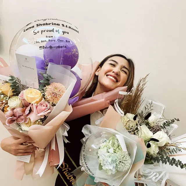 Lama Tak Muncul, Ini 6 Potret Terbaru Artis Luna Shabrina yang Baru Lulus Sarjana