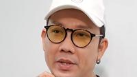Pengacara Agus Salim , Farhat Abbas, dikabarkan hendak menghajar Denny Sumargo. Densu menantang balik dan meminta Farhat berbagi lokasi pertemuan. (Foto: Dok. YouTube Intens Investigasi)