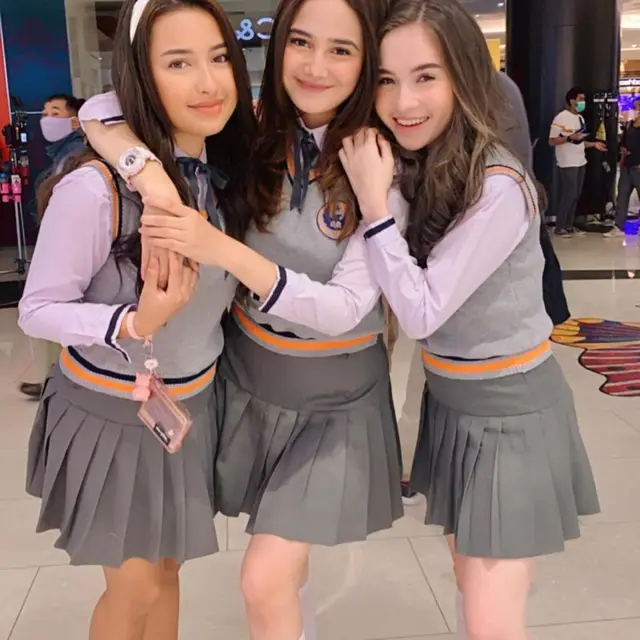 Pernah Main Sinetron Bareng, Ini 6 Kebersamaan Syifa Hadju dan Elina Joerg