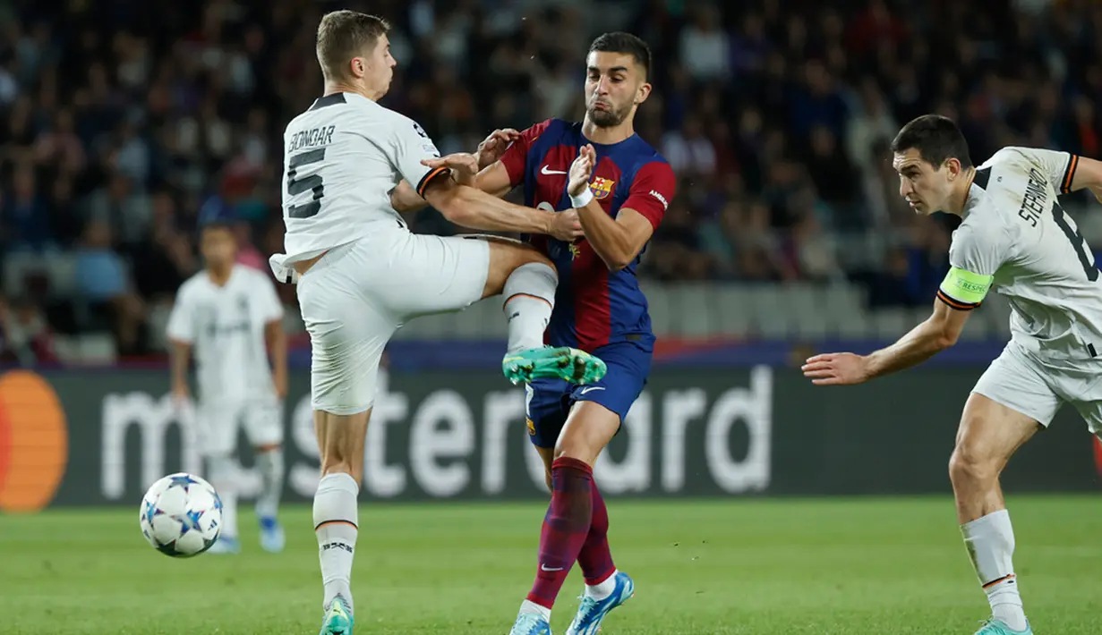 Dua gol kemenangan Barcelona masing-masing diciptakan oleh Ferran Torres dan Fermin Lopez. (AP Photo/Joan Monfort)