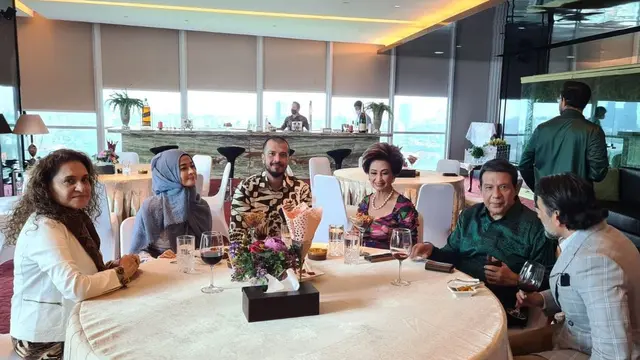 7 Potret Keseruan Reuni Artis Senior Pemain Sinetron 90-an, Bikin Nostalgia