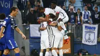 Para pemain Paris Saint-Germain merayakan gol ke gawang SC Bastia pada laga Ligue 1 di Stadion Armand Cesari, Furiani, Sabtu (17/10/2015) malam WIB. (psg.fr)
