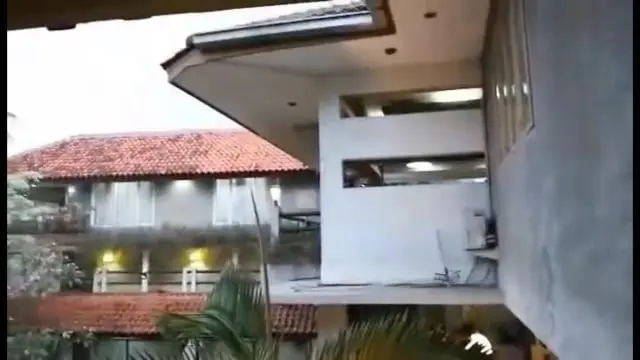 Rumah Jamal Mirdad yang luas dan asri