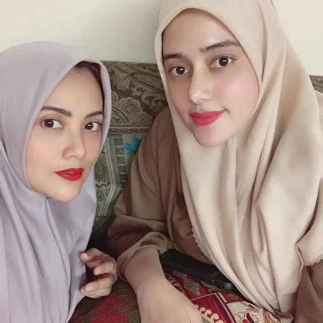 6 Potret Kebersamaan Fairuz A Rafiq dan Elma Theana, Bak Saudara Kandung