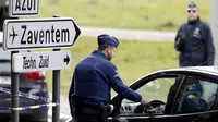 Polisi berjaga di Bandara Zaventem, Brussel, Belgia. (Reuters)
