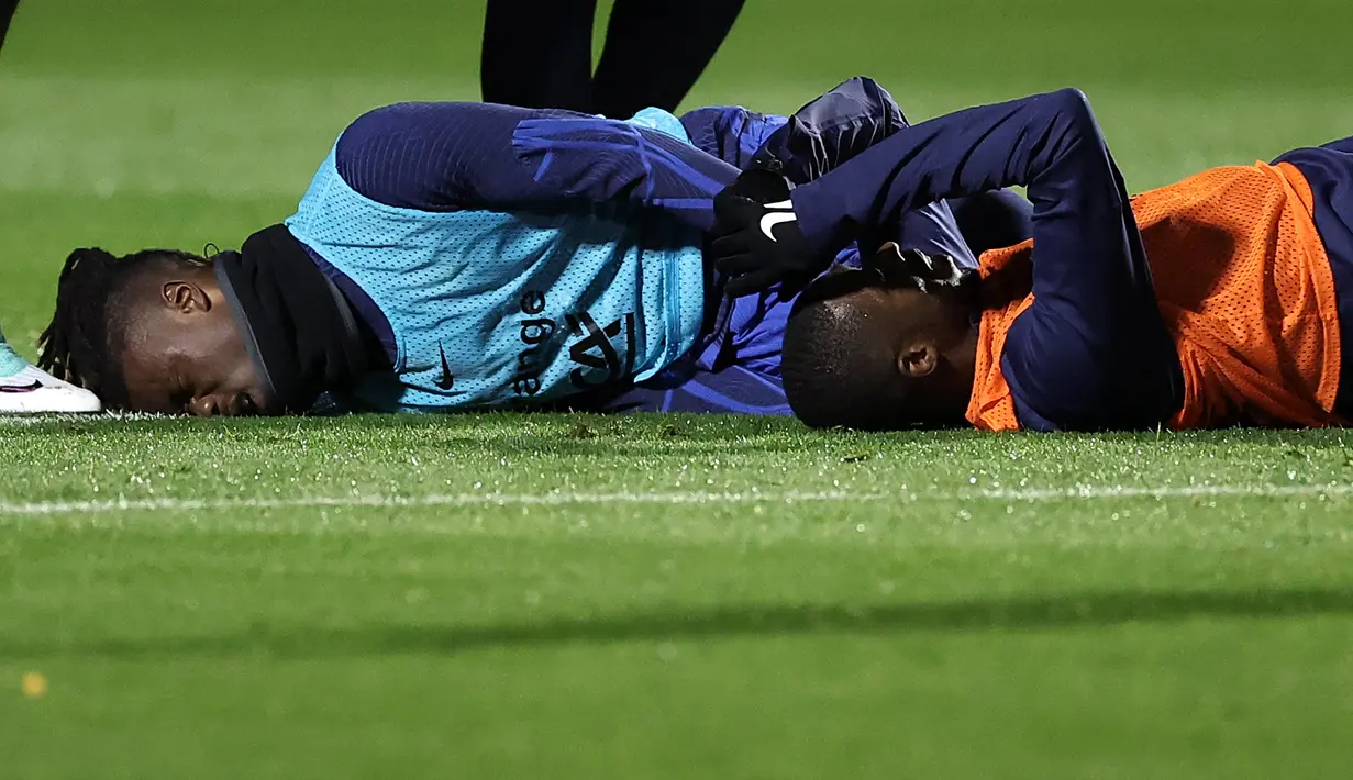 Pemain 21 tahun ini meninggalkan lapangan di Clairefontaine sambil meringis dan mengatakan kepada staf Prancis bahwa lututnya “terbalik,” kata sumber kepada ESPN. (FRANCK FIFE / AFP)
