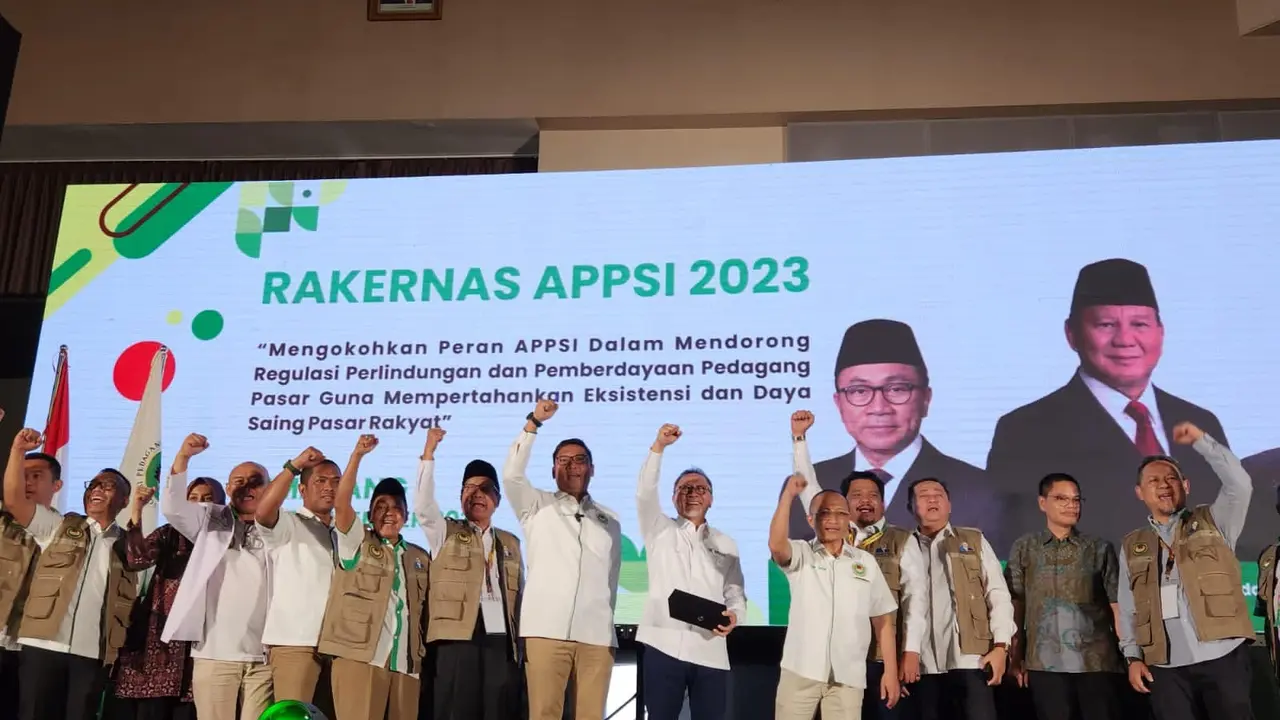 Menteri Perdagangan (Mendag) Zulkifli Hasan hadir dalam Rapat Kerja Nasional (Rakernas) Asosiasi Pedagang Pasar Seluruh Indonesia (APPSI) yang diadakan di Hotel MG Setos, Semarang, Selasa (19/12/2023). (Dok Kemendag)