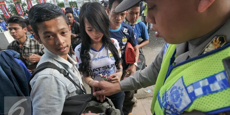 20160716-Laga Derby Persib Lawan Persija, Petugas Perketat Keamanan