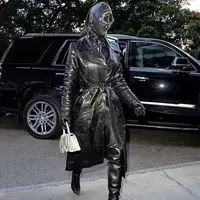 Datang ke New York Fashion Week, Kim Kardashian tampil tertutup serba hitam/dok. Instagram @Kimkardashian