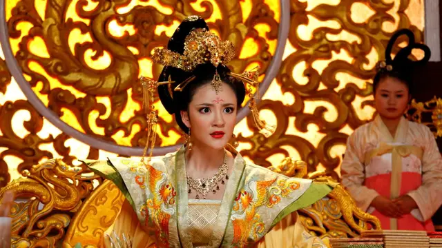 Artis China Fan Bingbing memerankan Maharani Wu Zetian dalam drama  'The Saga of Wu Zetian' 