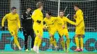 Sondre Brunstad Fet dari Bodo/Glimt memegang bola sambil merayakan gol kedua timnya dalam laga fase pembuka Liga Champions melawan Juventus, Rabu (26/11/2025) dini hari WIB.