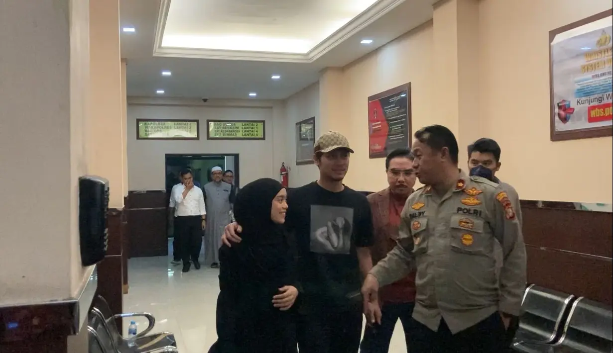 Kedatangan mereka didampingi kuasa hukum masing-masing, termasuk Hotma Sitompul. [KapanLagi,com/Irfan Kafril]