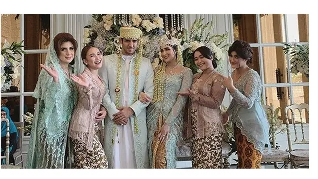 6 Potret Persahabatan Ayu Ting Ting dan Tania Nadira, Bak Saudara Kandung