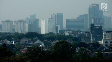 Kualitas Udara Jakarta Buruk, Warga Beraktivitas Pakai Masker