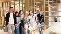 Reuni mereka kali ini memang terasa kurang lengkap tanpa kehadiran Dimas Beck. (Foto: Instagram/ chelseaoliviaa)