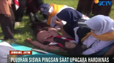 Para korban mengaku tidak kuat berdiri dan jatuh pingsan karena cuaca yang panas.