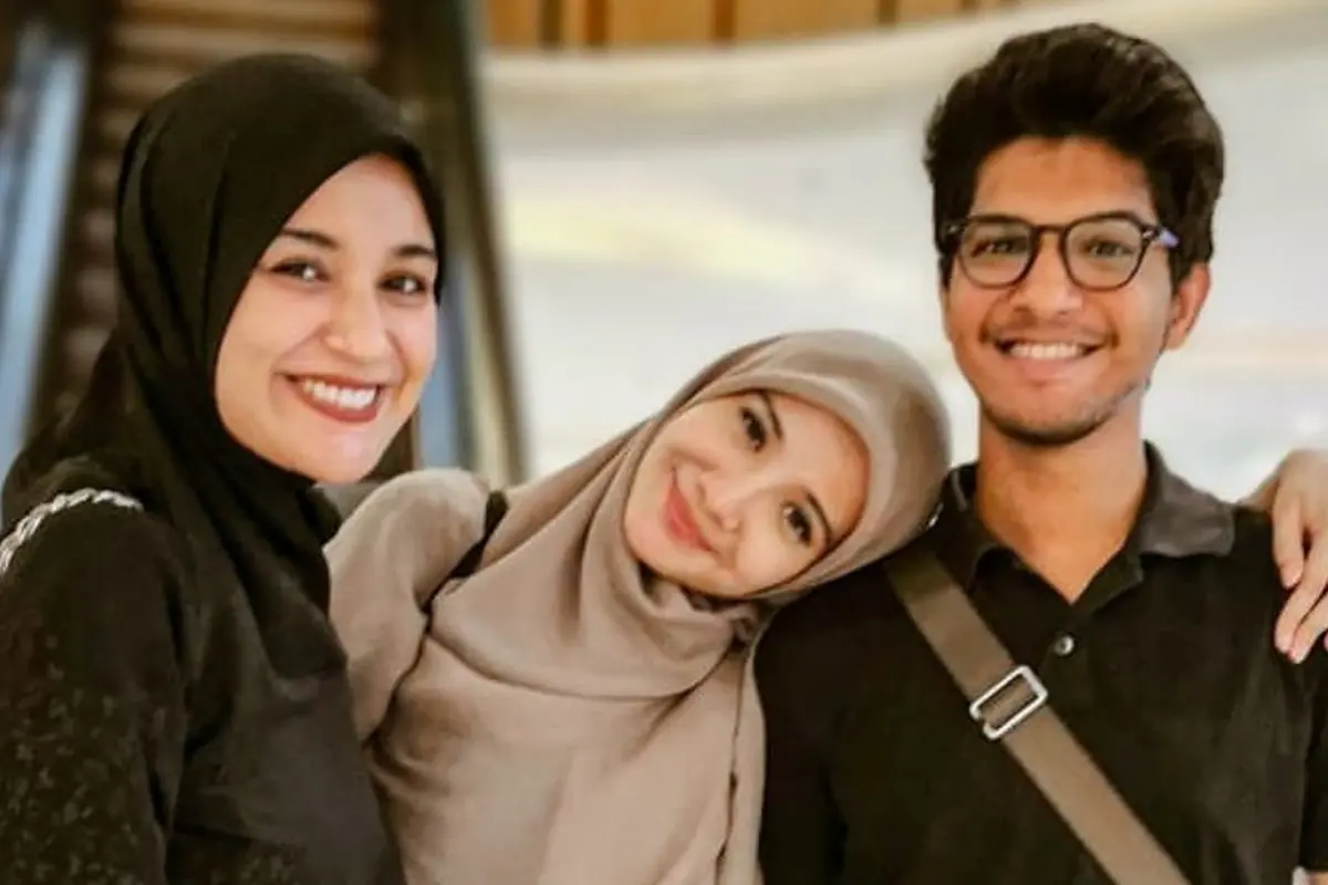 [Fimela] Potret Adik Zaskia Sungkar dan Shireen Sungkar