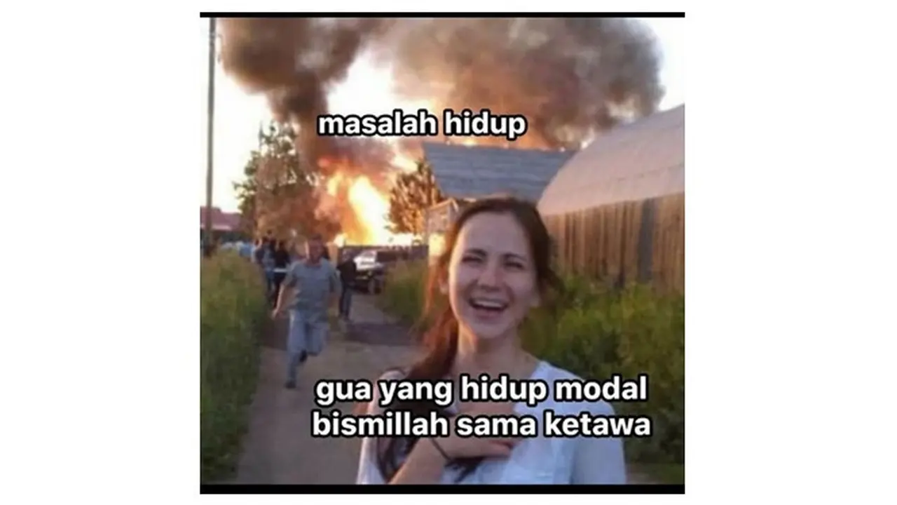6 Meme Lucu Orang Senyum Getir karena Masalah Hidup Ini Kocak - Hot ...