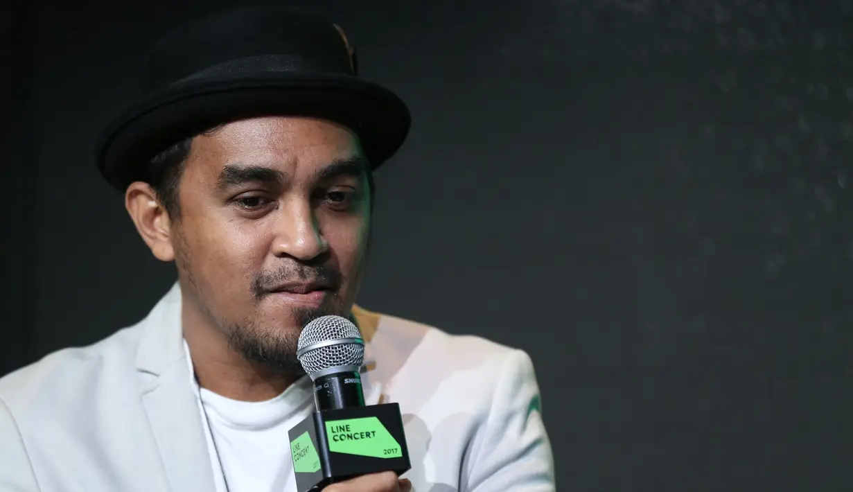 Banyak yang mengidentikan dunia artis identik dengan penyalahgunaan narkoba. Banyaknya selebriti yang tertangkap narkoba membuat publik melihat dunia entertainment identik dengan penyalahgunaan narkoba. (Adrian Putra/Bintang.com)